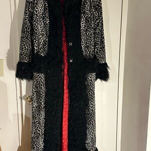 Stylish Black and White Leopard Print Women's Coat